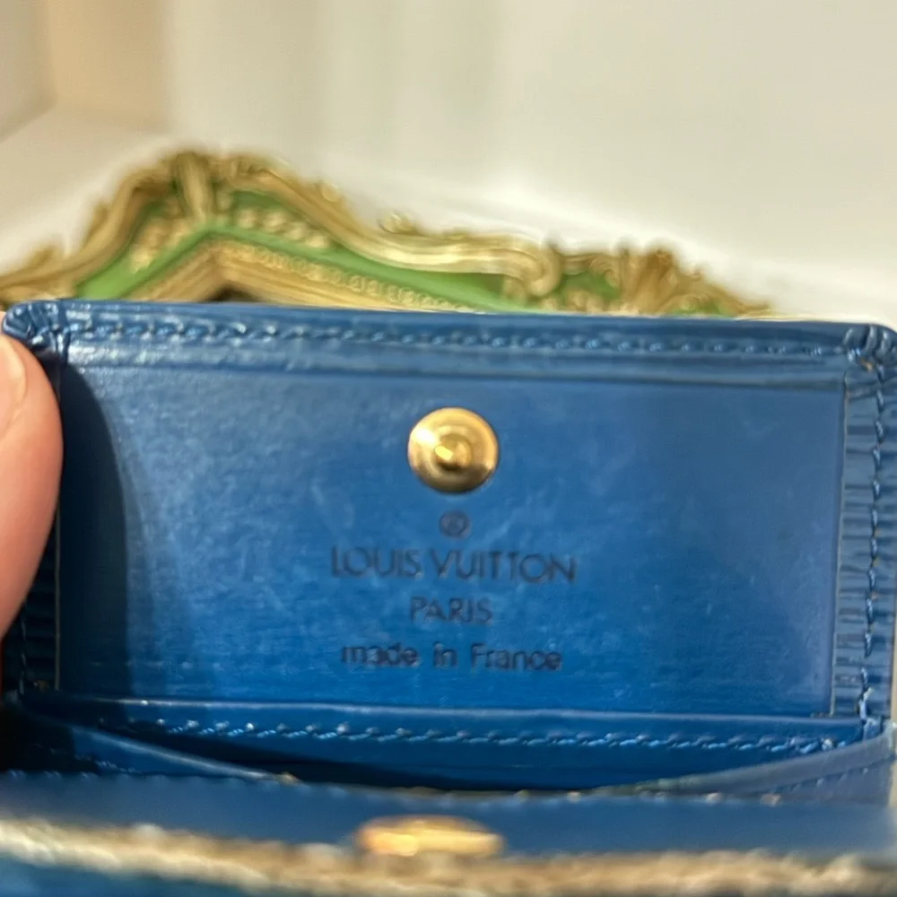 LOUIS VUITTON Epi Porte Monnaie Boite
Coin Purse - Picture 7 of 7